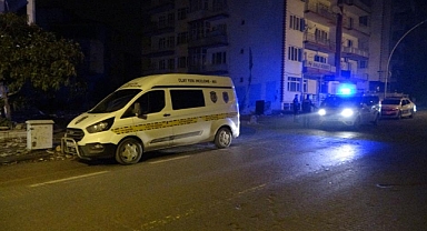 İki grup arasında silahlı ve bıçaklı kavgada kan aktı: 2 yaralı