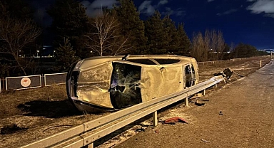 İki otomobil çarpıştı:3 kişi yaralandı