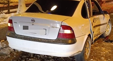 İki otomobil çarpıştı: 3 yaralı