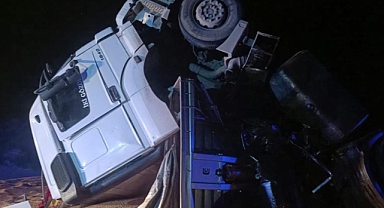 İki tır kafa kafaya çarpıştı: 2 ölü, 1 yaralı