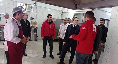 İlçe Kaymakamlarından, Kızılay Ağrı’nın 3 bin 200 kişilik Aşevi’ne ziyaret