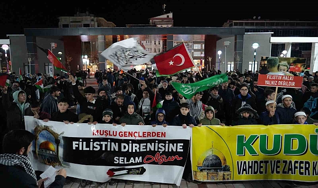İşgalci İsrail'e Karşı Muş'ta Gazze için meşaleli yürüyüş