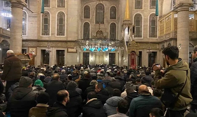 İstanbul'da şehitler için camilerde dua edildi