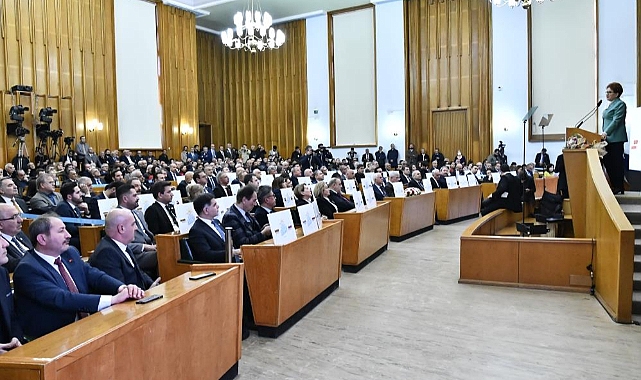 İYİ Parti Genel Başkanı Akşener: "Birileri istiyor ki billboardsız seçim kampanyası yapalım"