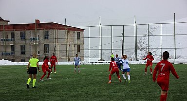 Kadınlar Süper Ligi: Hakkarigücü Spor: 4 - Adana İdman Yurdu: 0