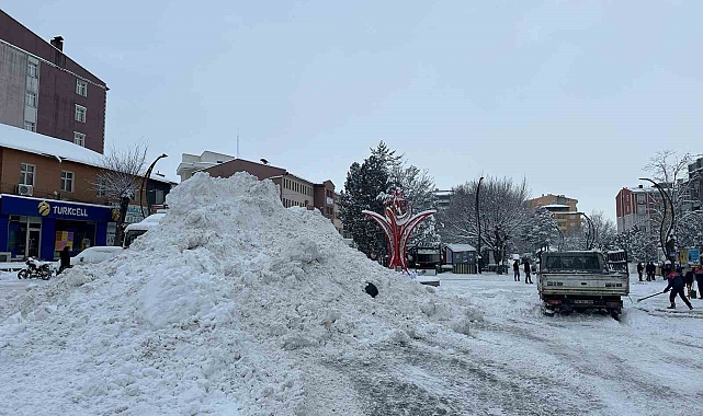 Kağızman güne karla uyandı
