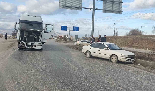 Kamyon ile otomobilin karıştığı kazada: 1 yaralı