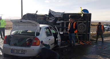 Kamyonet ile otomobil çarpıştı: 1 Ölü 5 Yaralı