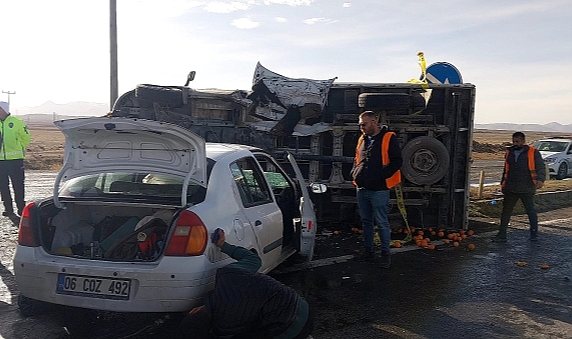 Kamyonet ile otomobil çarpıştı: 1 Ölü 5 Yaralı