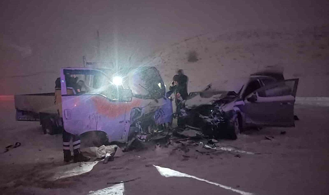 Kamyonet ile otomobilin karıştığı kazada; 1 ölü, 6 yaralı