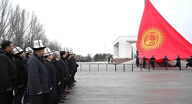 Kanun kabul edildi! Kırgızistan bayrağı değişti! Kırgızistan'ın yeni Bayrağı göndere çekildi