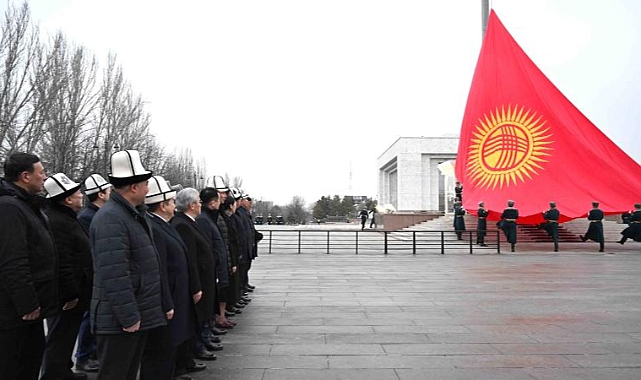 Kanun kabul edildi! Kırgızistan bayrağı değişti! Kırgızistan'ın yeni Bayrağı göndere çekildi