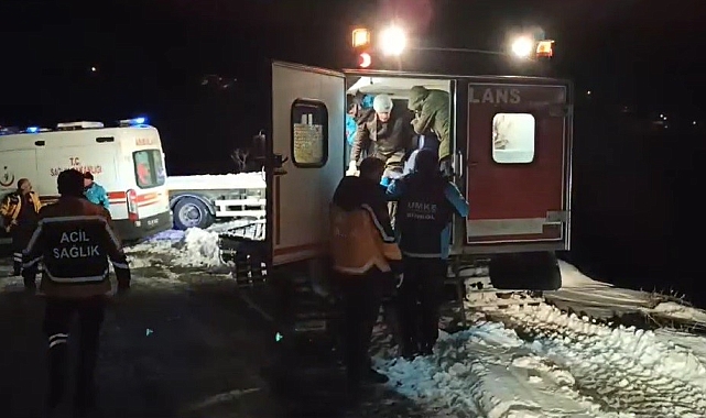 Kar nedeniyle kapalı olan köydeki 76 yaşındaki hastanın yardımına UMKE yetişti