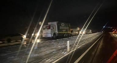Kar ve Tipi Ağrı-Iğdır karayolunu ulaşıma kapattı