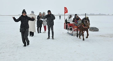 Kars’ta buz üstünde Kafkas dansı