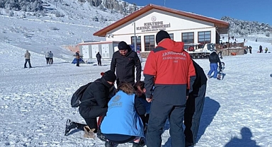 Kayak yaparken yaralananların yardımına UMKE ile JAK yetişti