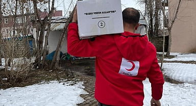 Kızılay Ağrı Gönüllüleri, çalmadık kapı bırakmıyor