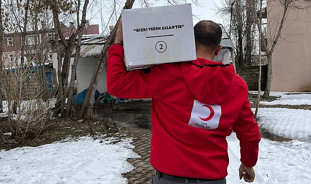 Kızılay Ağrı Gönüllüleri, çalmadık kapı bırakmıyor