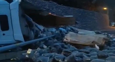 Kömür yüklü tır devrildi: 1 yaralı