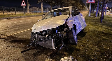 Kontrolden çıkan araç refüje çarptı: 1 ölü 1 yaralı