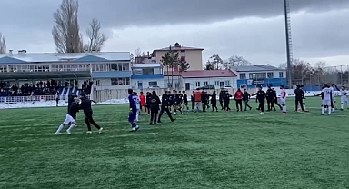 Maç sonrası çıkan arbede sahayı karıştırdı