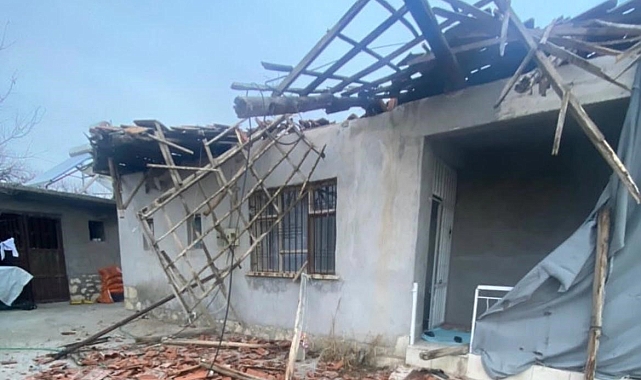 Malatya'da ki 5,5 lik depremde bir evin çatısı çöktü