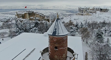 Medeniyetlerin beşiği Harput beyaza büründü, kartpostallık görüntüler oluştu