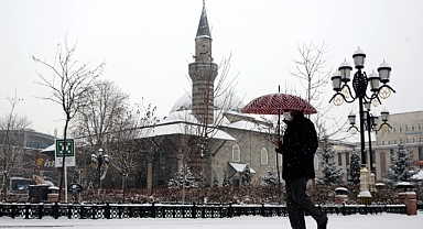 Meteorolojiden içinde Erzurum'unda 3 il için kuvvetli kar yağışı uyarısı