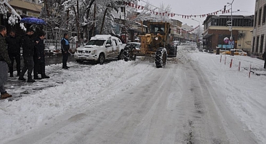 Muş-Bulanık'ta kar 56 köy yolunu ulaşıma kapattı