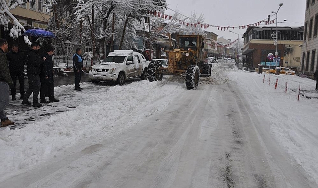 Muş-Bulanık'ta kar 56 köy yolunu ulaşıma kapattı