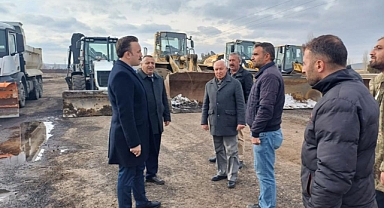 Muş-Malazgirt Kaymakam Bayram, karla mücadele ekibiyle bir araya geldi