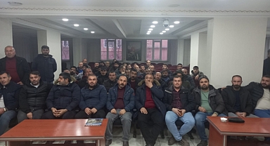 Muş'ta dolmuş şoförleri Belediyenin aldığı karara tepki gösterdi; Eylem yaparak yolu kapattılar