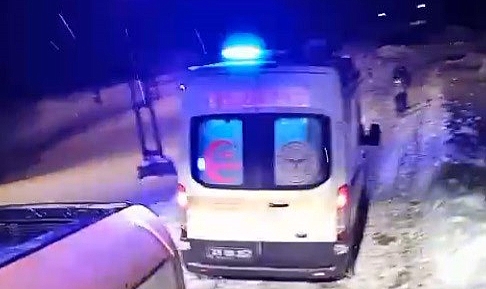 Muş'ta ekipler kar nedeniyle köylerde mahsur kalan hastalar için seferber oldu