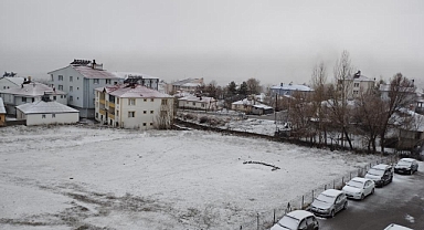 Muş'ta kar etkili olmaya başladı
