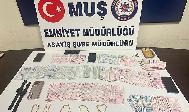 Muş'ta kuyumcuya sahte altın sattığı iddiasıyla 6 kişi tutuklandı