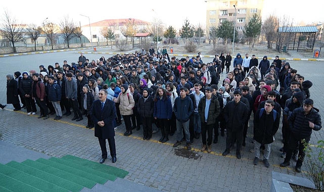 Muş'ta Pençe-Kilit şehitleri için bir dakikalık saygı duruşu