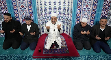 Muş'ta sabah namazında şehitler için dua edildi