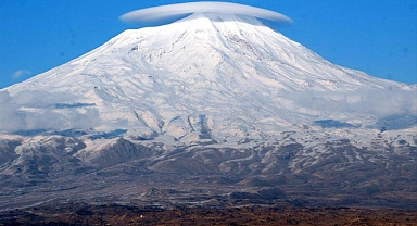 Nuh'un Gemisi simgesini taşıyan Ağrı Dağı kaç metre olsaydı İstanbul'dan görünürdü? Sosyal medyayı sallayan sorunun cevabı haberimizde!