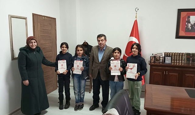 Öğrenciler Patnos İlçe Müftüfüsü Tavlaşoğlu'nu Ziyaertetti