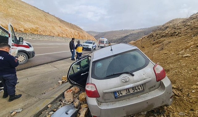 Otomobil drenaj kanalına düştü: 3 yaralı