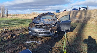 Otomobil tarlaya uçtu: 1 ölü 1 yaralı