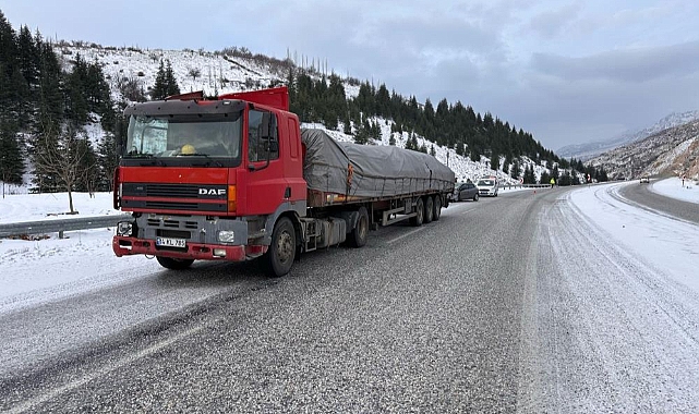 Otomobil tıra çarptı: 1 yaralı