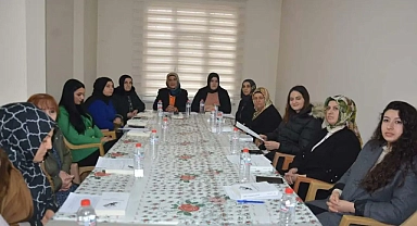 Patnos Belediye Eş Başkanı Geçer kadın seçilmişlerle bir araya geldi