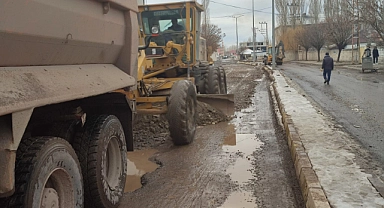 Patnos Belediyesi yol düzenleme çalışmalarına devam ediyor