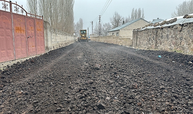 Patnos Belediyesi yol düzenleme çalışmalarına devam ediyor
