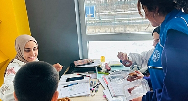 Patnos Gençlik Merkezi'nden esnaflara ve öğrencilere kandil simidi ikramı