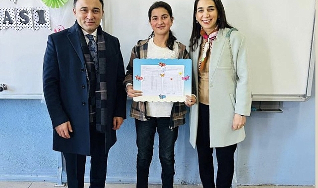 Patnos İlçe Kaymakamı Cankatar öğrencilerin karne heyecanına ortak oldu