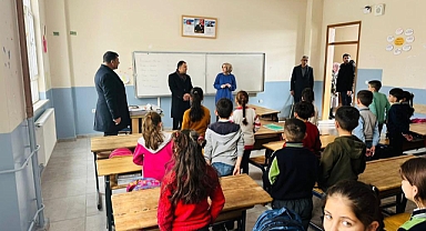 Patnos İlçe Kaymakamı Cankatar okul ziyaretlerinde