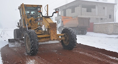 Patnos'ta doğalgaz sebebiyle hasar gören yollar onarılıyor