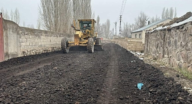 Patnos'ta doğalgazdan bozulan yollar yenileniyor